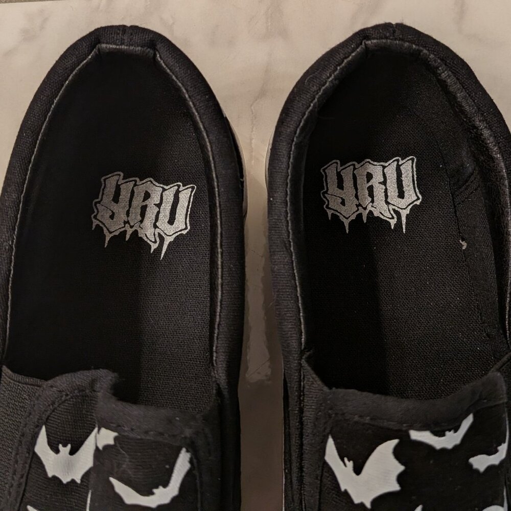 YRU Bat Shoes - White Bats on Black Background with White Platform Soles - Picture 7 of 9